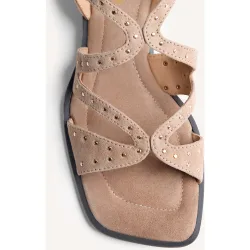 Sandalias planas de mujer de piel acolchadas con detalle de tachas