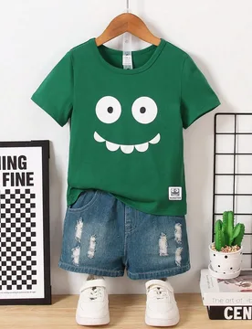 Camiseta de manga corta de unicolor casual para niños con estampado de cara sonriente, combinada con pantalones cortos simples retro, cómoda y adecu - Shein - FashionsVida