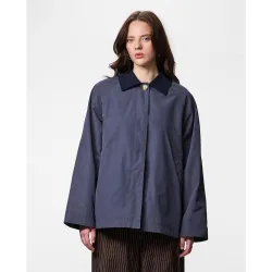 Abrigo tipo gabardina con cuello camisero de mujer