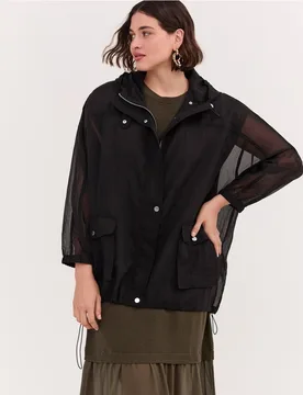 Parka de mujer de voile con capucha amplios bolsillos aplicados con solapa y botón - Fiorella Rubino - FashionsVida