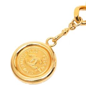 CC Medallion Chain-Link Belt - Chanel - FashionsVida