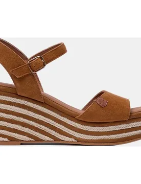Sandalia de mujer en piel serraje con cuña baja - Popa - FashionsVida