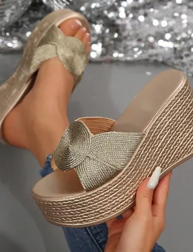 Sandalias de cuña con decoración de lazo para mujer, ligeras y de suela gruesa, de punta abierta, para actividades casuales y de playa al aire libre - Shein - FashionsVida