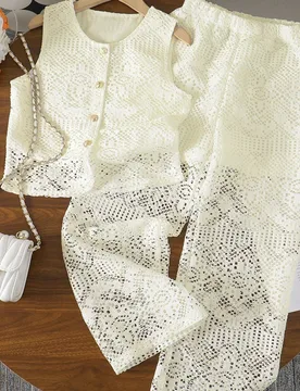 Pcs/Set Conjunto de top sin mangas de tela calada estilo casual de vacaciones de verano para niñas y pantalones largos blancos - Shein - FashionsVida