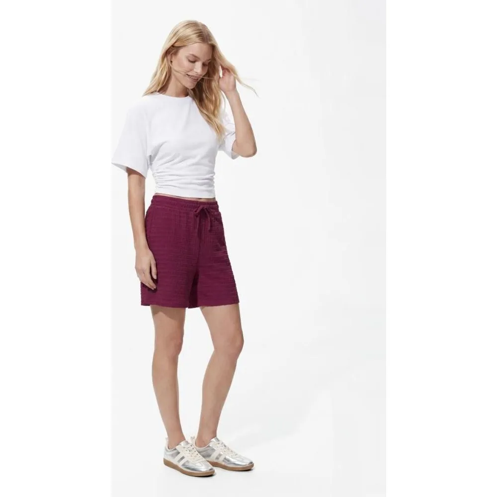 Short de mujer elástico con cierre de cordón - Pieces - FashionsVida