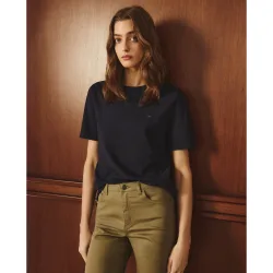 Camiseta de mujer con amnga corta y cuello caja