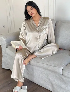 Conjunto de pijama de talla grande para mujer con top de manga larga holgado de tela de satén y pantalón recto para primavera/otoño - Shein - FashionsVida