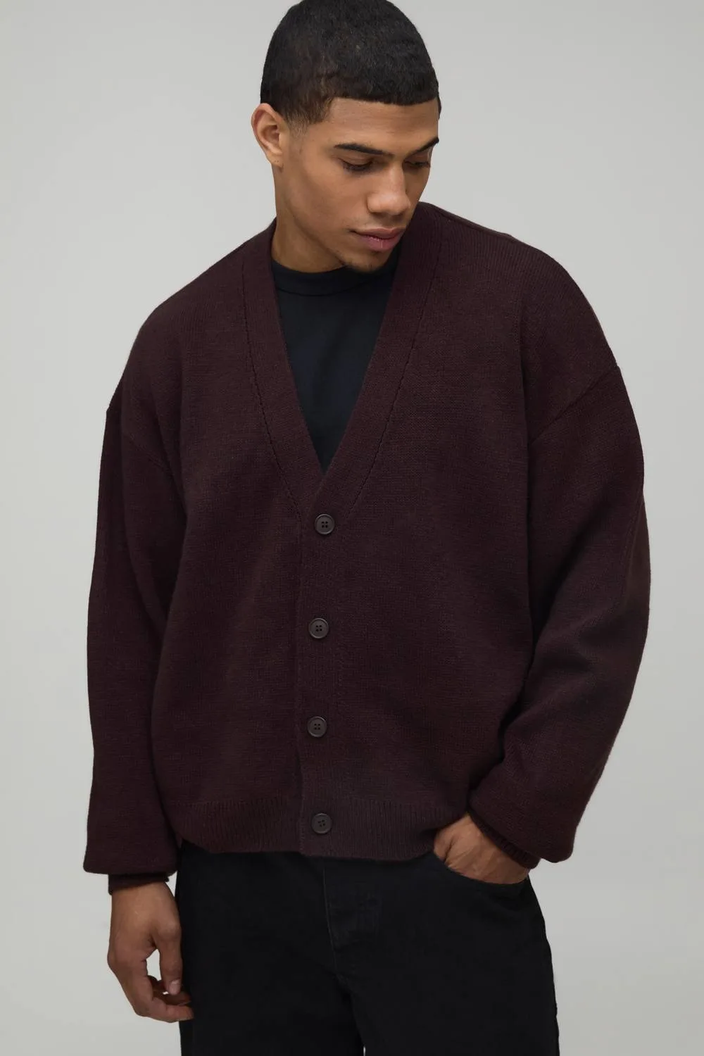 Herren Oversized Boxy Strickjacke mit weichem Griff Chocolate Größe Medium - boohooMAN - FashionsVida