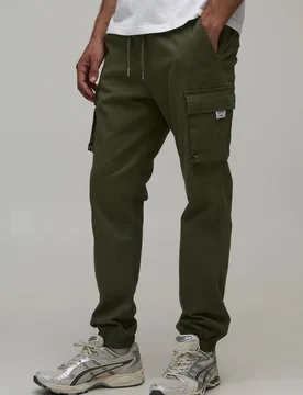 Herren Slim Fit Cargohose mit elastischem Bund und gewebten Bündchen Khaki Größe XS - boohooMAN - FashionsVida