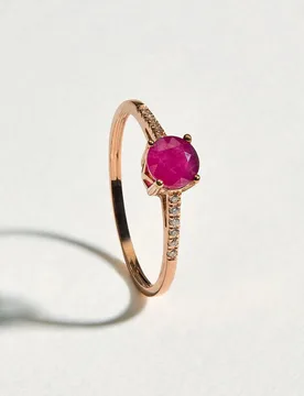 Anillo de oro con diamante y rubí - El Corte Inglés - FashionsVida