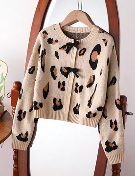 Cardigan de punto con estampado animal beige lindo para niñas preadolescentes, con detalles de botones con lazo, manga larga, suave, color caqui, rop - Shein - FashionsVida