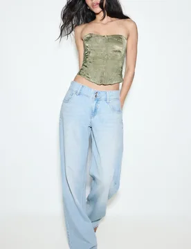 Jeans mit tiefem Bund und Doppelknopf MITTELBLAUER WASHED-LOOK IM HELLEN JEANSBLAU 36 - Stradivarius - FashionsVida