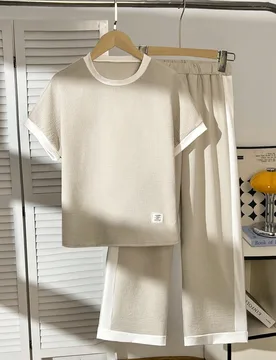 Conjunto de camiseta de manga raglán con cuello redondo y pantalones rectos de punto con ribete de contraste negro y blanco, uso diario versátil par - Shein - FashionsVida