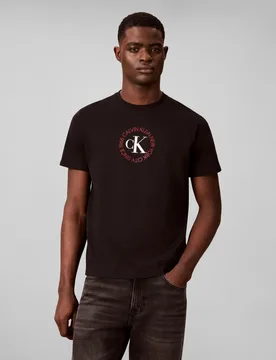 Camiseta Hombre Logo Circulo - Calvin Klein Jeans - FashionsVida