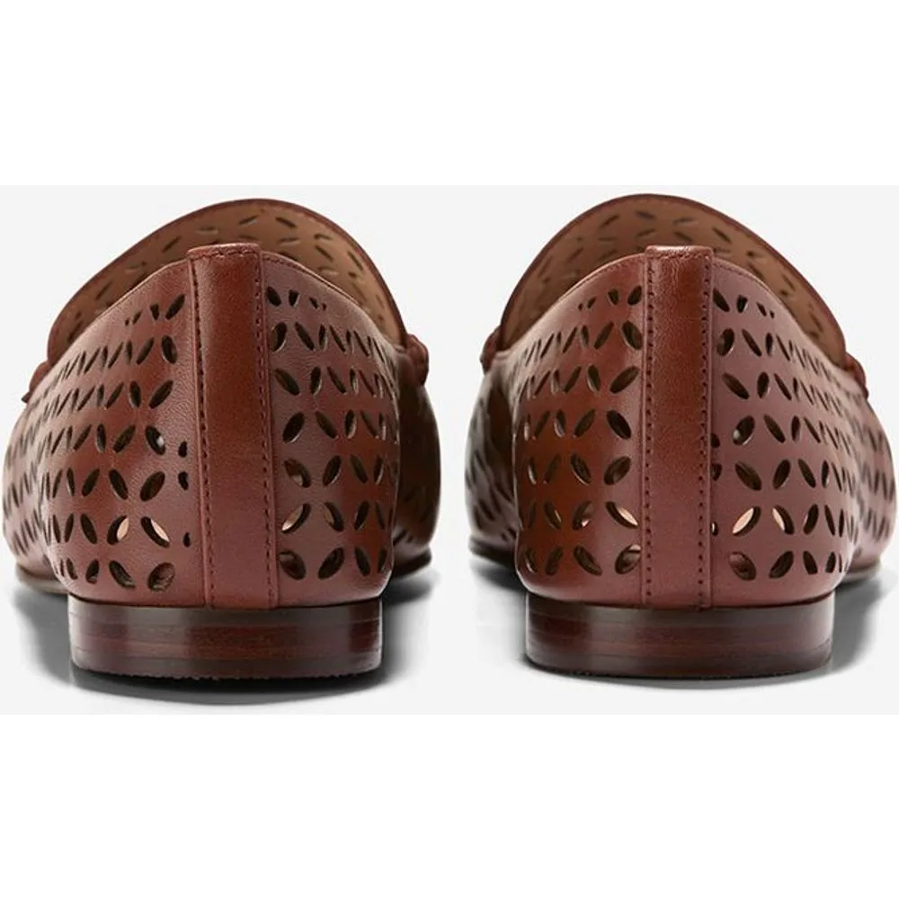 Mocasines planos de mujer confeccionados en piel perforada - Cole Haan - FashionsVida