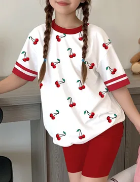 Set de 2 piezas, Parte superior de manga corta y pantalones cortos con estilo colegial, estampado de lunares y cerezas en contraste rojo y blanco, est - Shein - FashionsVida