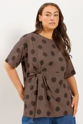 Women's Twist Front T-Shirt in Brown Size: 22-24 - Brown - Size: 22-24