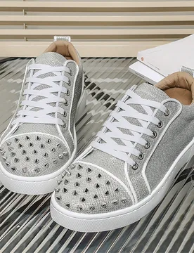 Zapatillas de deporte de estilo punk de metal para hombre, decoradas con remaches, con tachuelas de metal brillante en el talón y la punta, diseño d - Shein - FashionsVida