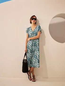Vestido con cuello de pico - Énfasis - FashionsVida