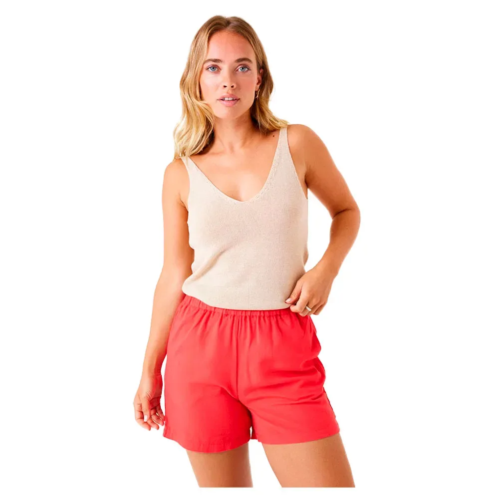 Short E50344 Ruby Red L - Garcia - FashionsVida