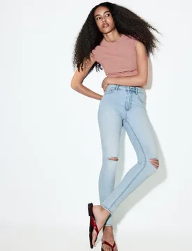 D07 Jeans mit hohem Bund HELLBLAUER DENIM-WASHED-LOOK 40 - Stradivarius - FashionsVida