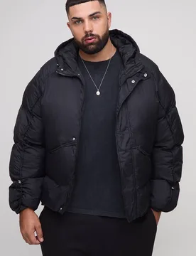 Herren Plus Oversized Fit Geraffter Ärmel Paneel Pufferjacke Black Größe 2XL - boohooMAN - FashionsVida