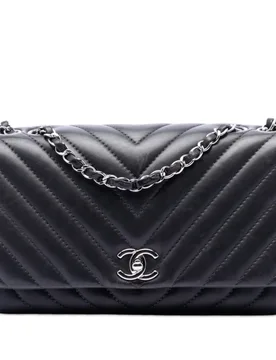 Medium Chevron Lambskin Surpique Flap - Chanel - FashionsVida