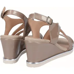 Sandalias de cuña de mujer de piel charol