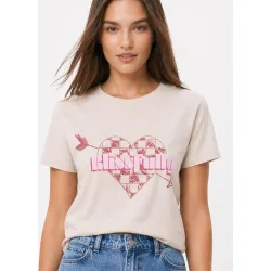 Camiseta manga corta y estampado de corazón de mujer