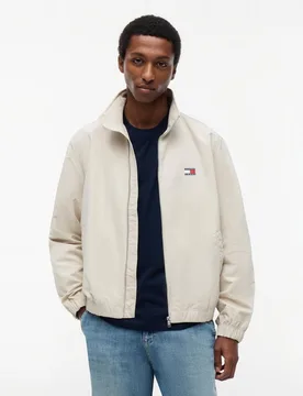 Chaqueta de hombre con cierre de cremallera, cuello alto y logotipo en el pecho - Tommy Jeans - FashionsVida