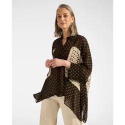 Camisa de mujer amplia en georgette estampada ajuste oversize con dobladillo asimétrico cierre con botones
