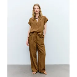 Blusa de mujer manga corta y canesú