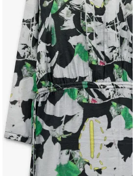 Vestido midi fluido con estampado floral - Parfois - FashionsVida