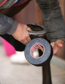TESA Tape schwarz 50mm x 50m