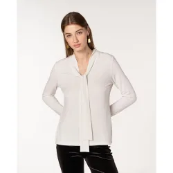 Camiseta de mujer punto circular y lazada en el escote