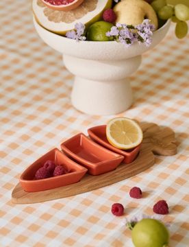 Vassoio da portata con tre ciotoline a forma di carota - beige