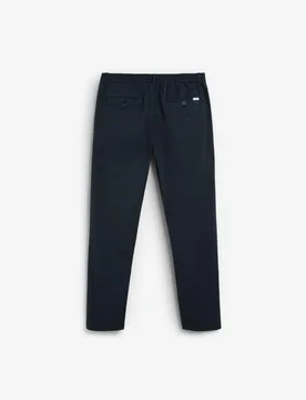 Chino de hombre ligeramente elástico con pinzas - Scalpers - FashionsVida