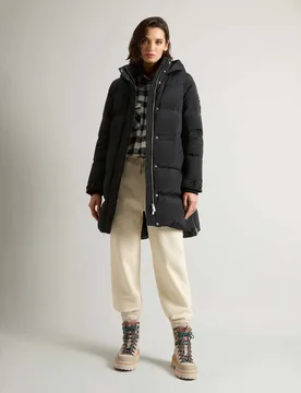 Piumino nero midi modello Alsea con coulisse in vita, cappuccio e spacchi laterali con zip - Woolrich - FashionsVida