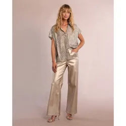 Camisa de mujer de manga corta efecto satinado con estampado