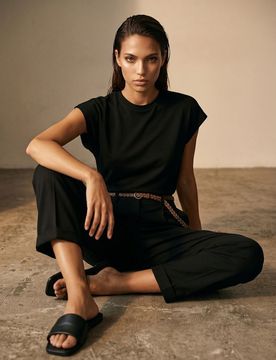 Pantaloni modello carrot in viscosa con misto lino con cintura intrecciata - nero