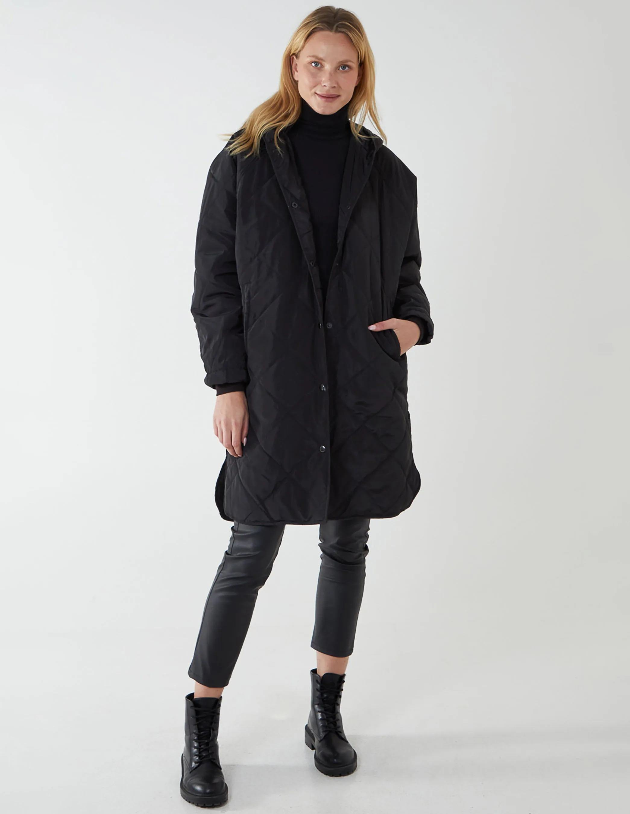 Womens Diamond Quilted Coat - Black - Size Medium - Blue Vanilla - FashionsVida