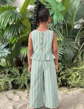 Conjunto de top sin mangas de halter a rayas y pantalones rectos para niña en vacaciones - Shein - FashionsVida