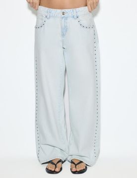 Weites Bein Jeans mit Nieten MITTELBLAUER WASHED-LOOK IM HELLEN JEANSBLAU 36