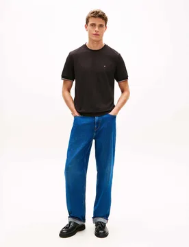 T-shirt nera in misto cotone con logo bandiera ricamato e profili bianchi - Tommy hilfiger - FashionsVida