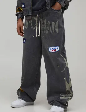 Herren Jeans Hosen Mit Nieten-Abzeichen-Detail Und Verlängerter Kordelzug In Weiter Passform Stone Größe 34R - boohooMAN - FashionsVida