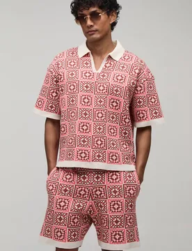 Herren Übergroßes Kastenförmiges Häkel-Quadratmuster Gestricktes Poloshirt Und Shorts Set Pink Größe Small - boohooMAN - FashionsVida
