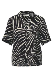 Buttoned shirtcollar blouse w female