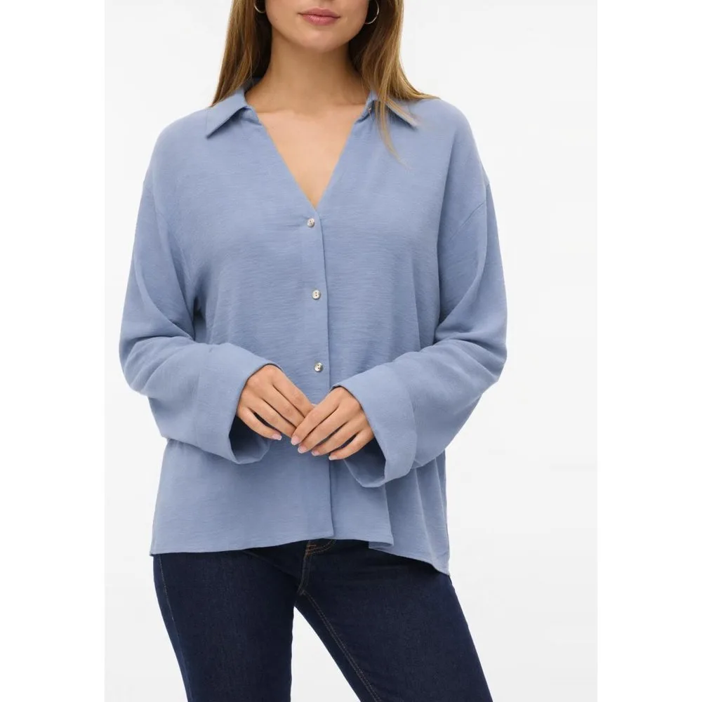 Camisa con cuello pico de mujer con botones dorados - Vero Moda - FashionsVida
