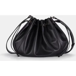 Bolso crossbody Sandra Fleckled con bandolera ancha y cierre de cordón en piel lisa