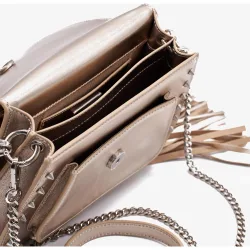 Bandolera de mujer de piel con asa de cadena y pedrería